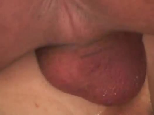 Straight amateur gets his cock sucked by hungry guy